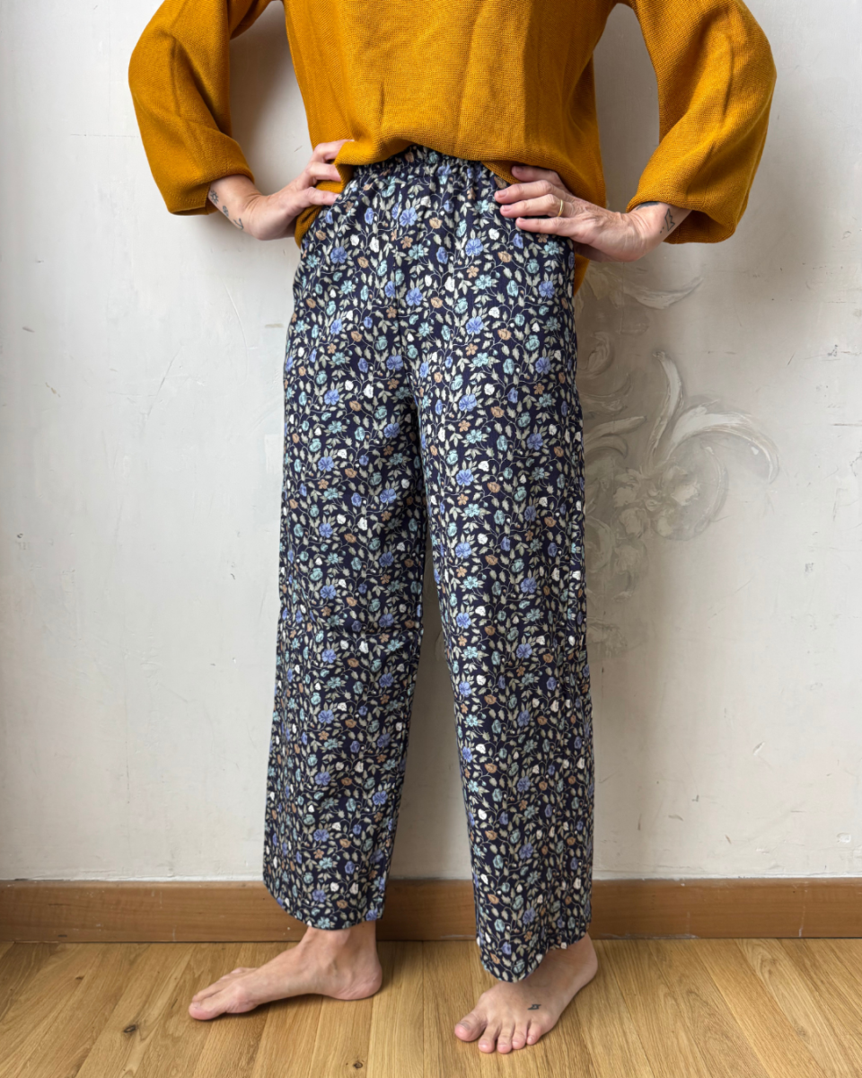 Crop 2.0 – Velluto Millerighe Blu A Fiori