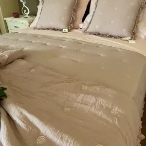 Trapuntino ricamato con rouce